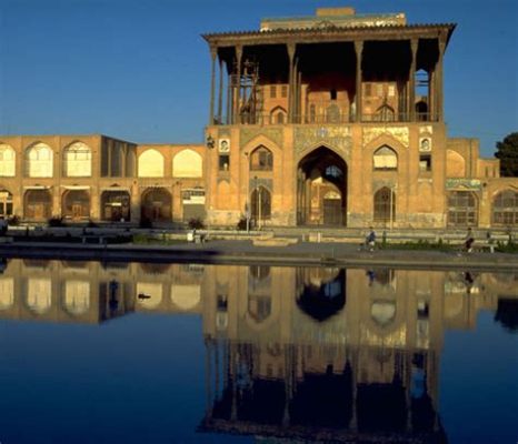 Ali Qapu Palace: A Jewel-Studded Symphony of Safavid Architecture and Artistic Prowess!