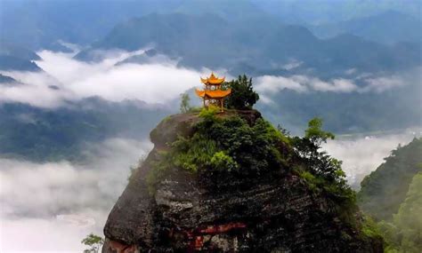 Mount Langya: A Picturesque Mountain Retreat with Ancient Taoist Temples!