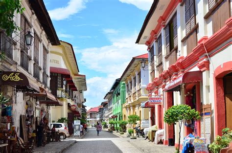 The Heritage Park: A Vibrant Glimpse into Filipino Culture and History!